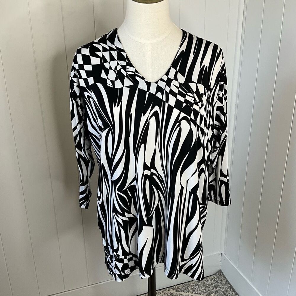 A Touch of Class Clothing Women S/M Tunic Top Black White Abstract Print Stretch